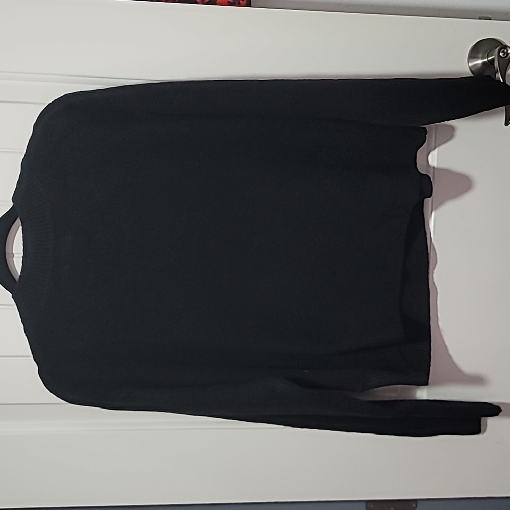 Universal Thread Black V-Neck Sweater - Picture 3 of 5